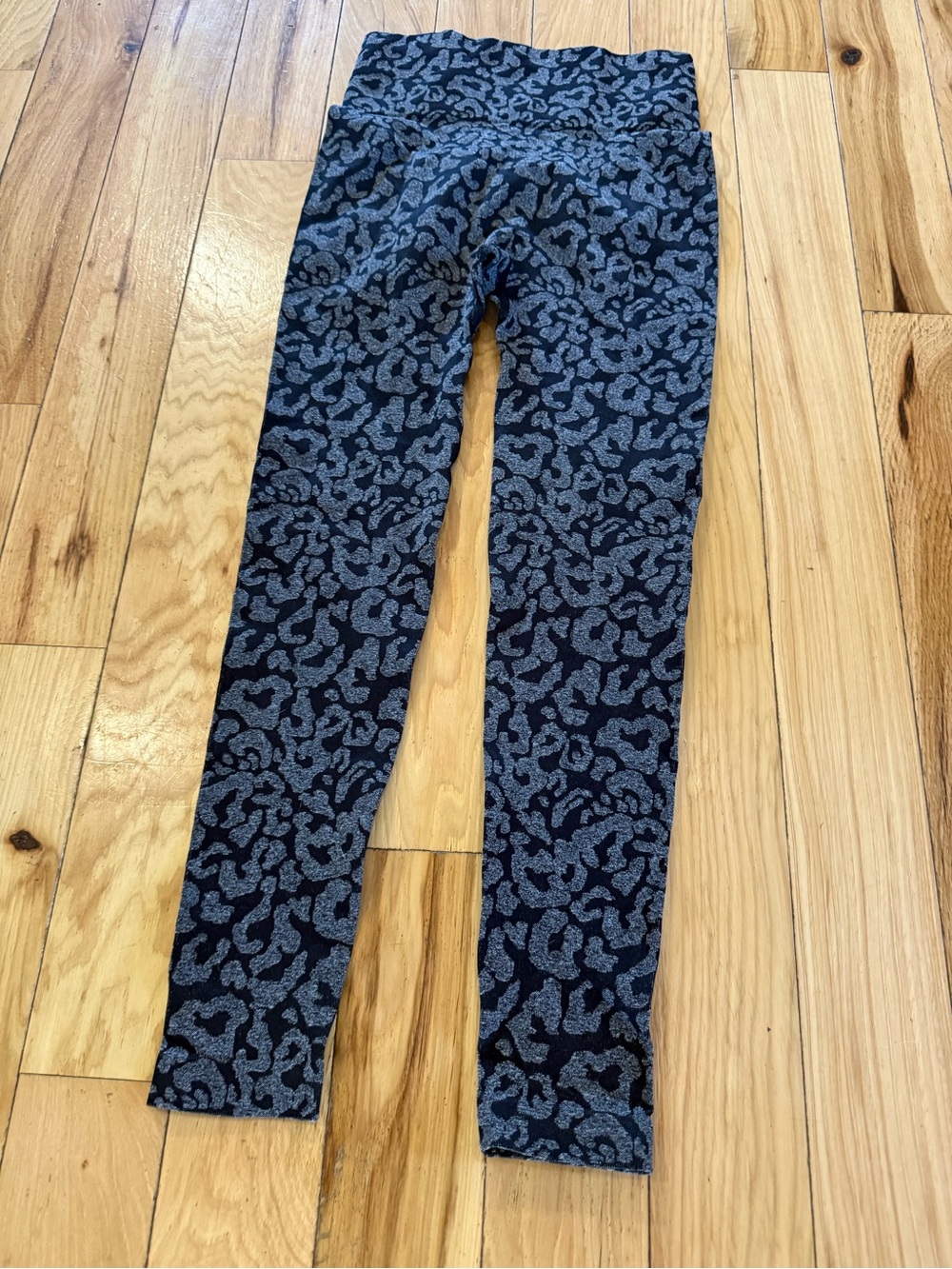 High-Waisted Black & Gray Leopard Print Leggings Size Small